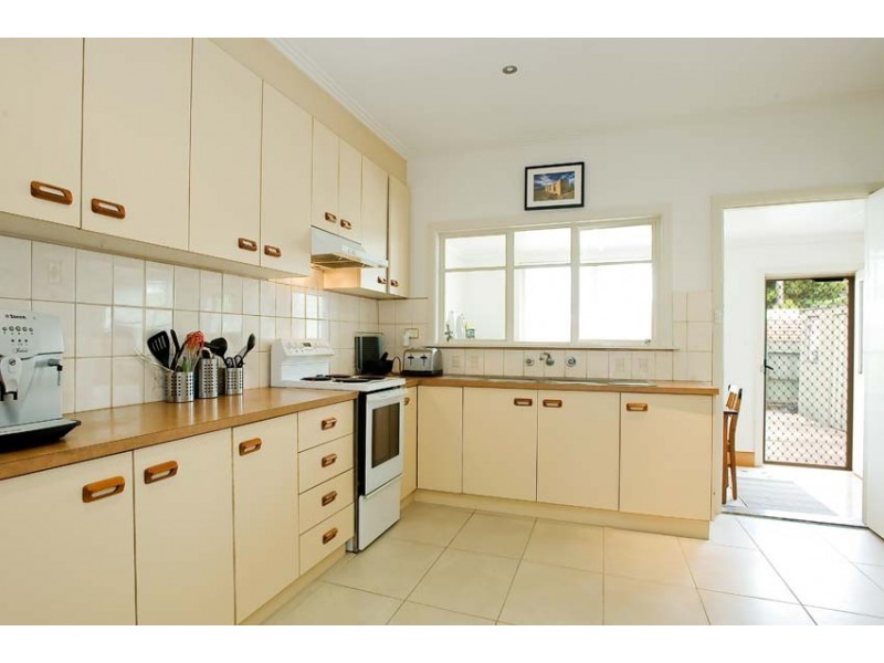 130  Empress Avenue, Kingsville VIC 3012