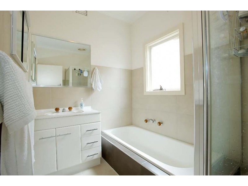 130  Empress Avenue, Kingsville VIC 3012