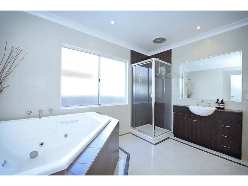 9 Third Avenue, Altona North VIC 3025