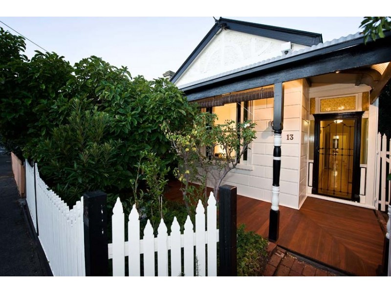 13 Pentland Parade, Seddon VIC 3011