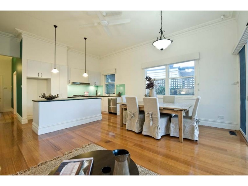13 Pentland Parade, Seddon VIC 3011