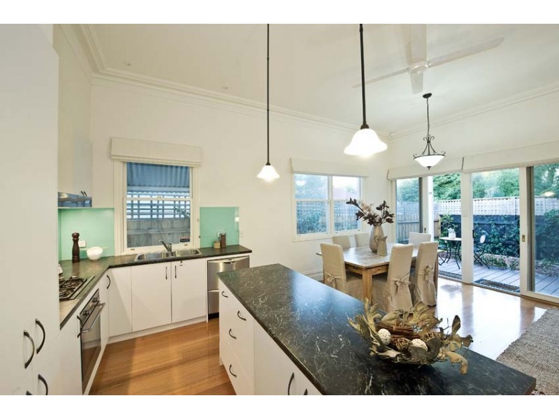 13 Pentland Parade, Seddon VIC 3011