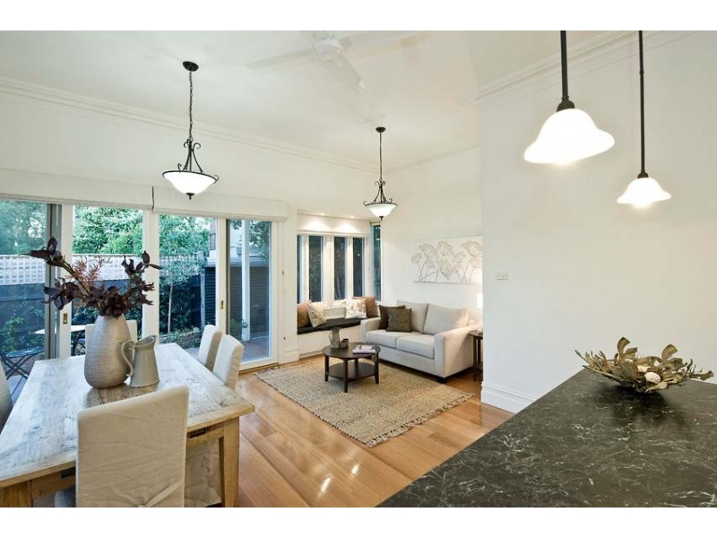13 Pentland Parade, Seddon VIC 3011