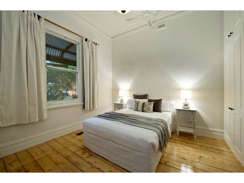 13 Pentland Parade, Seddon VIC 3011