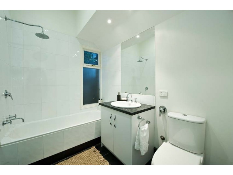 13 Pentland Parade, Seddon VIC 3011