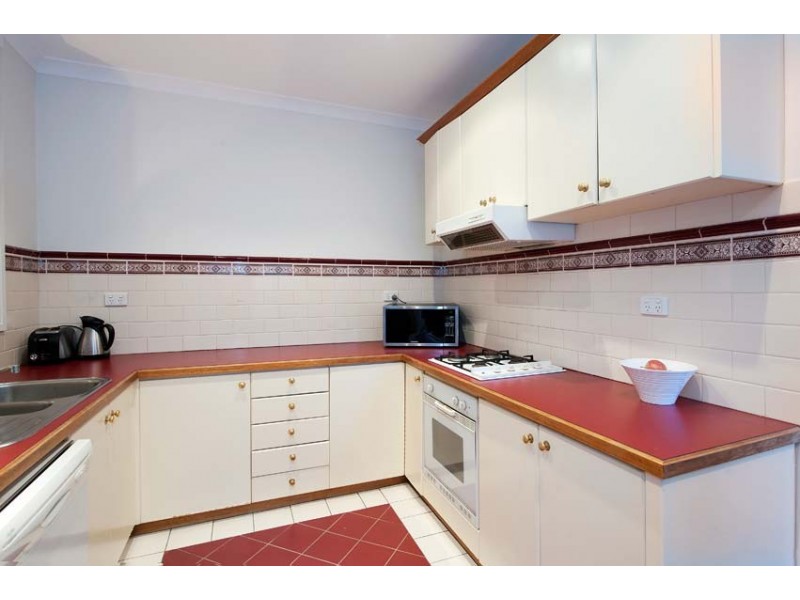 7 Bayview Road, Seddon VIC 3011