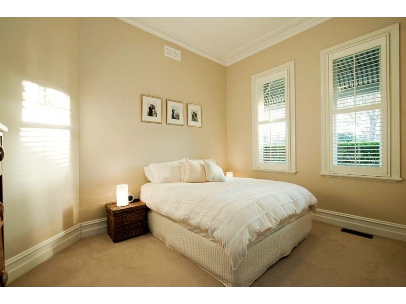 7 Bayview Road, Seddon VIC 3011