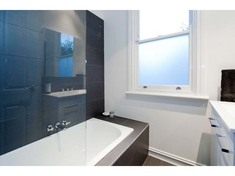 7 Bayview Road, Seddon VIC 3011