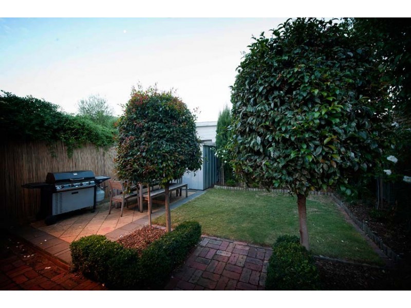 7 Bayview Road, Seddon VIC 3011