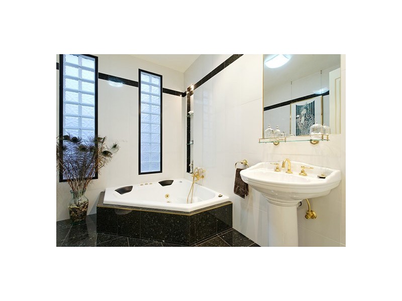 14 Cambridge Street, Seaholme VIC 3018