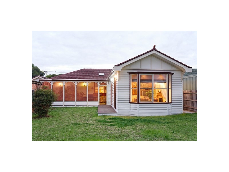 14 Cambridge Street, Seaholme VIC 3018