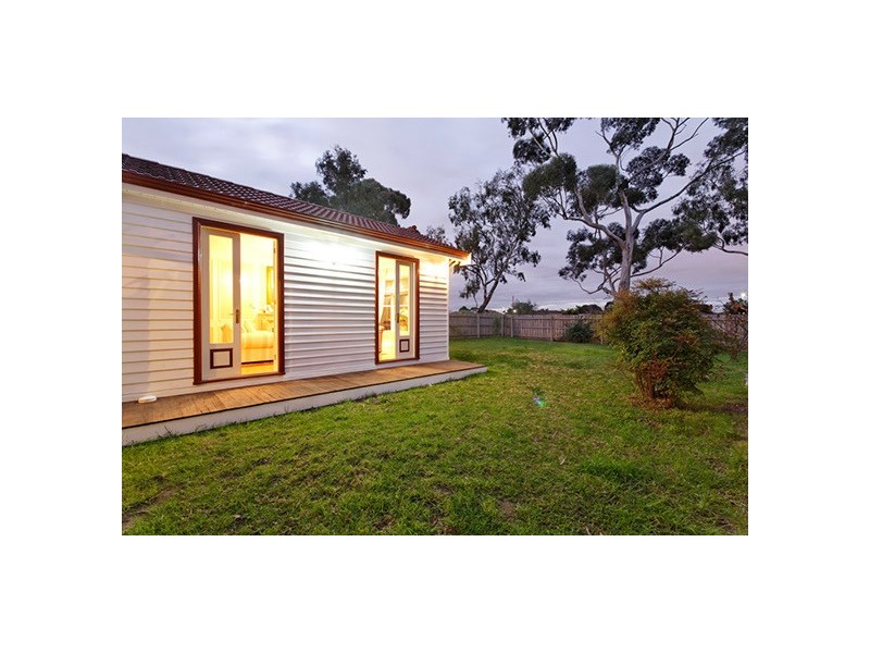 14 Cambridge Street, Seaholme VIC 3018