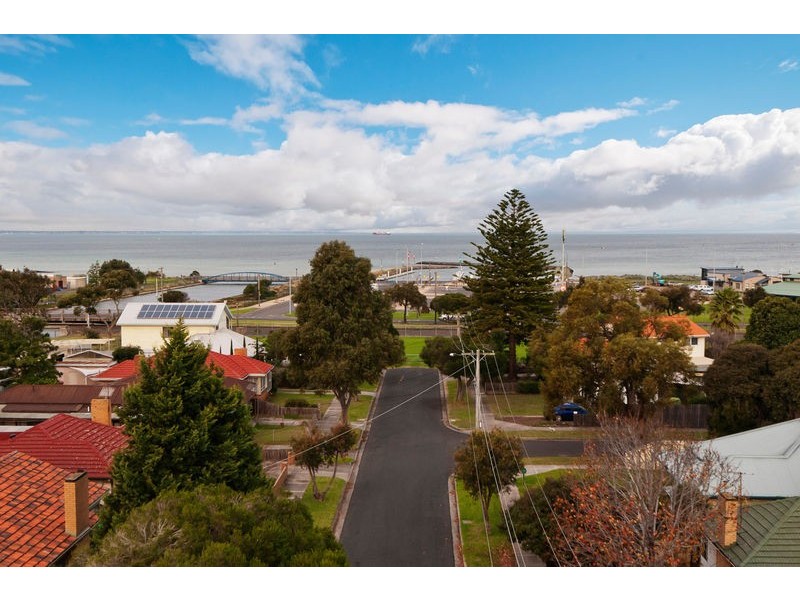 14 Cambridge Street, Seaholme VIC 3018