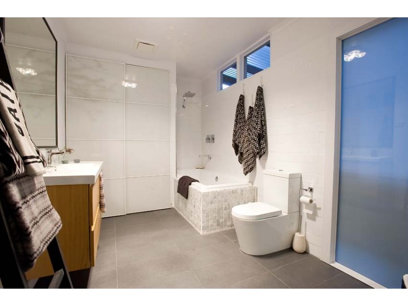 4 Acton Street, Seddon VIC 3011