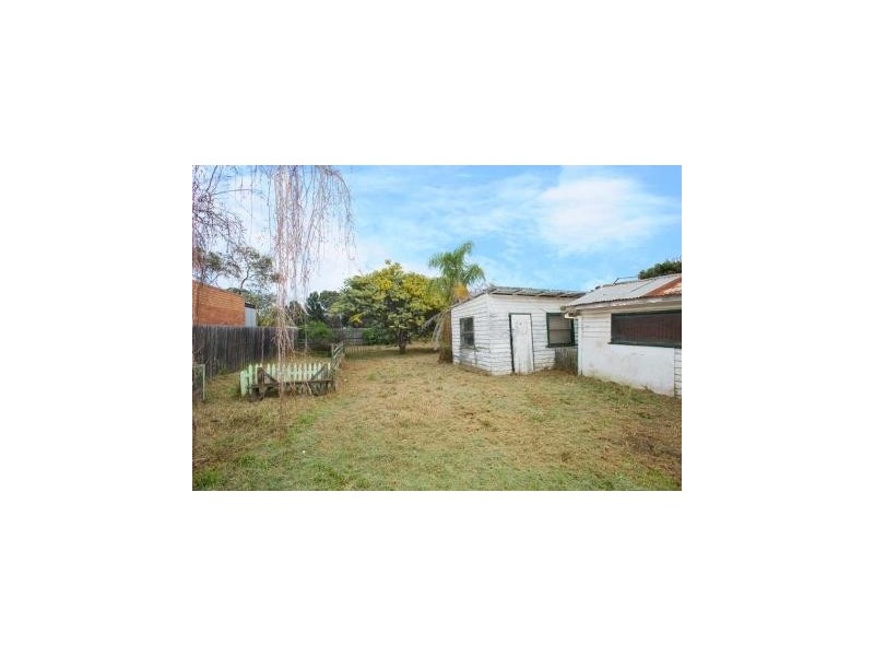 51 Cypress Avenue, Brooklyn VIC 3012