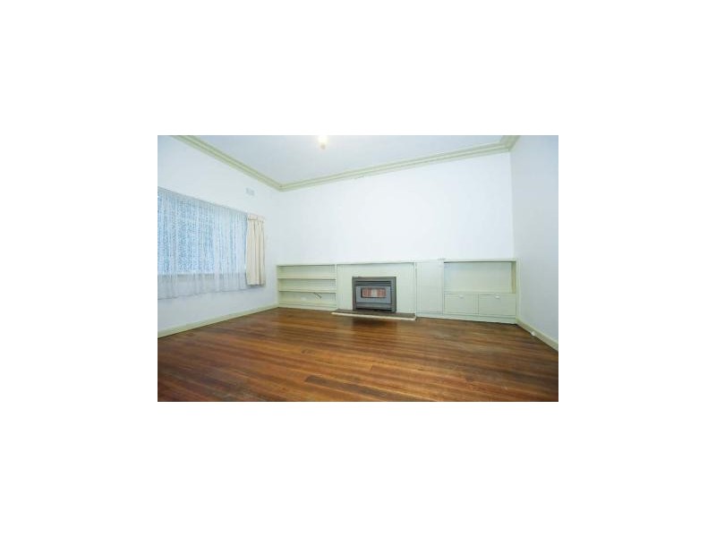 51 Cypress Avenue, Brooklyn VIC 3012