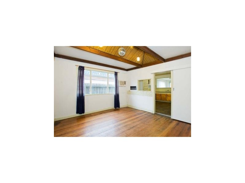 51 Cypress Avenue, Brooklyn VIC 3012