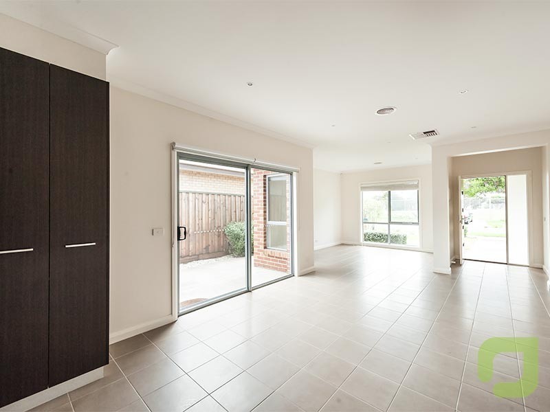 1/17 Misten Avenue, Altona North VIC 3025
