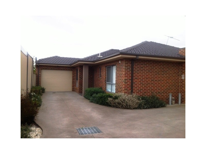2/17 Misten Avenue, Altona North VIC 3025