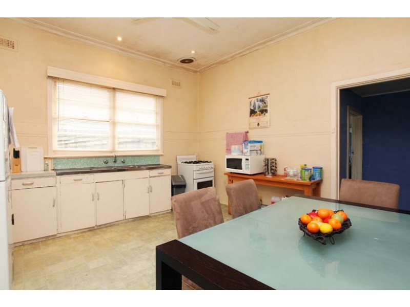 4 Sydney Street, Newport VIC 3015