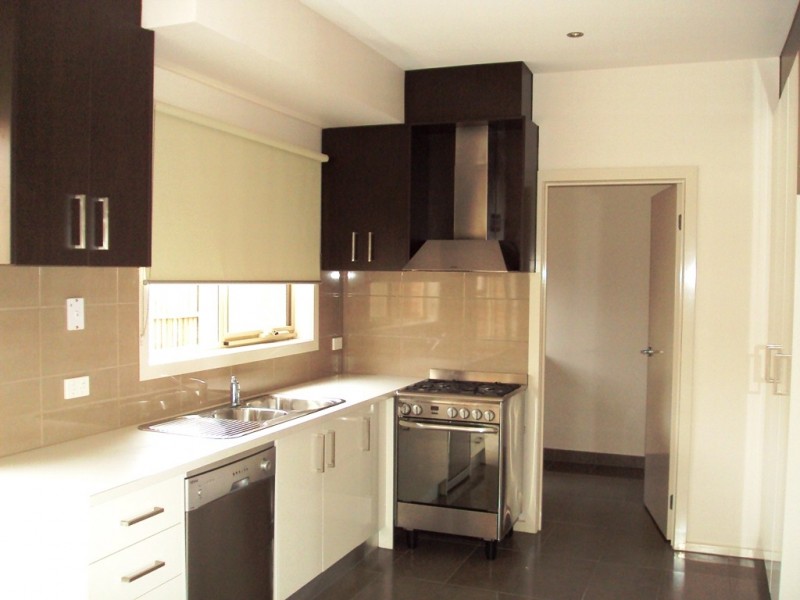 2/136 Churchill Avenue, Braybrook VIC 3019