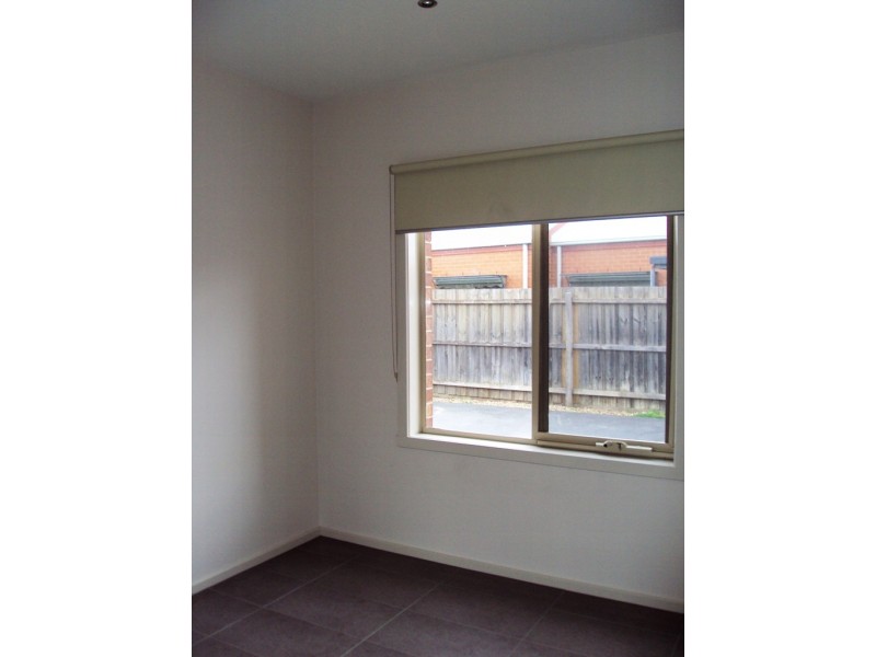 2/136 Churchill Avenue, Braybrook VIC 3019