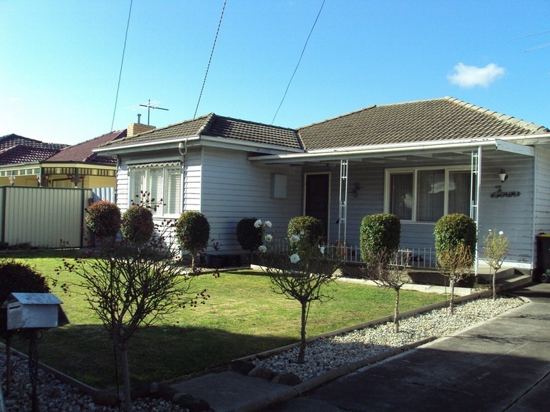 4 Godfrey Avenue, Sunshine North VIC 3020