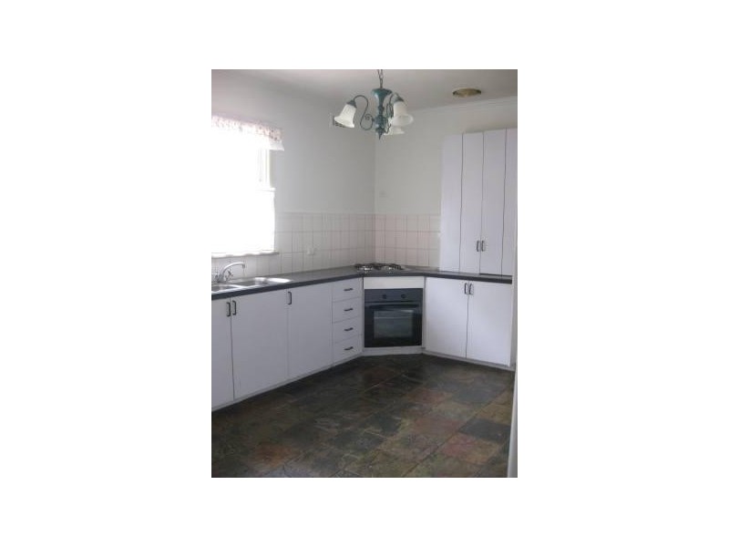 35 Eames Avenue, Brooklyn VIC 3012