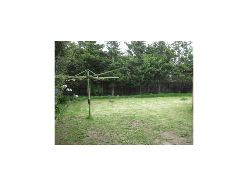 35 Eames Avenue, Brooklyn VIC 3012