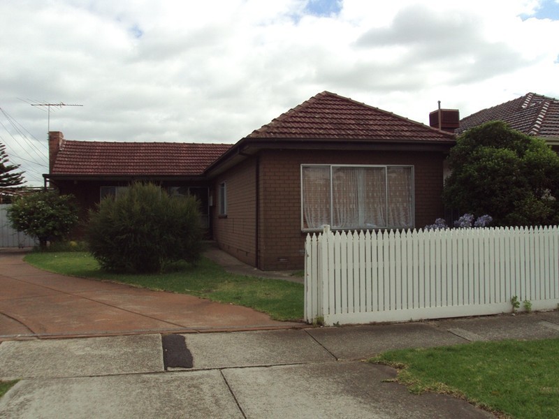 102 Warwick Road, Sunshine North VIC 3020