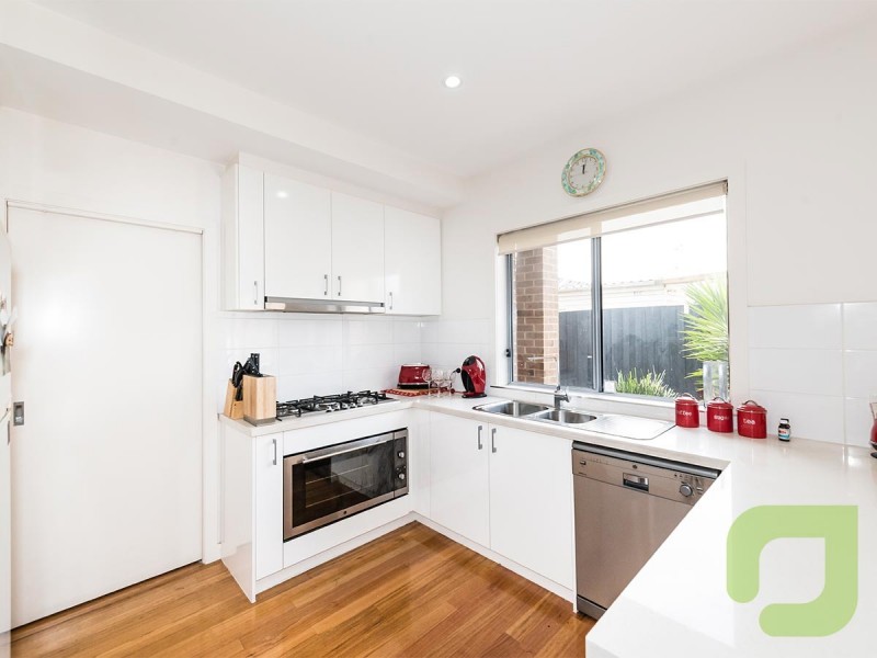 2/47 Stenhouse Avenue, Brooklyn VIC 3012