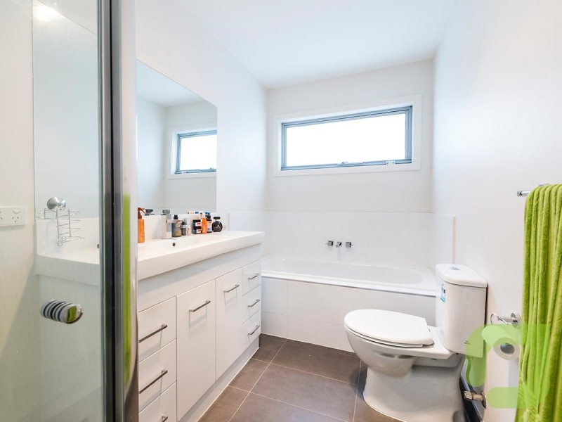 2/47 Stenhouse Avenue, Brooklyn VIC 3012