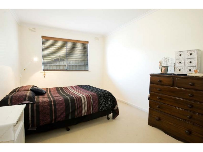 2/18 Tongue Street, Yarraville VIC 3013