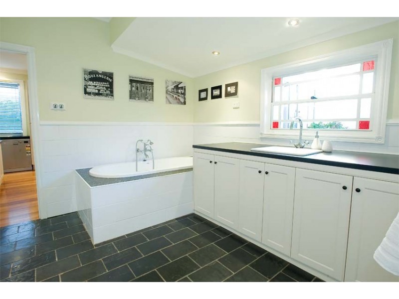 13 Austin Crescent West, Yarraville VIC 3013