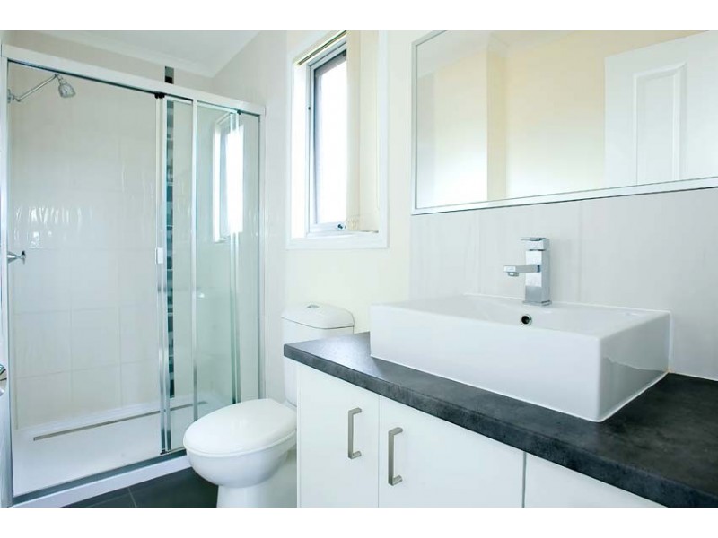 2/66 Civic Parade, Altona VIC 3018