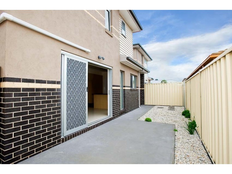 2/66 Civic Parade, Altona VIC 3018