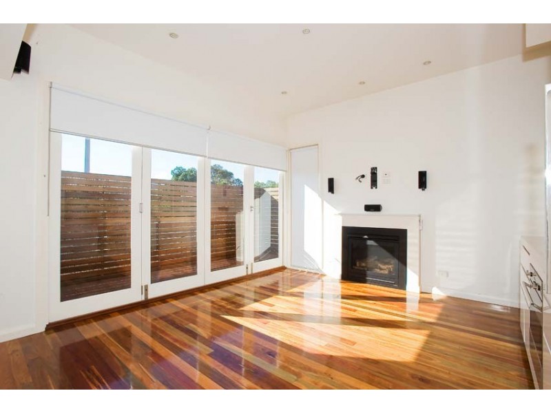 26 Swan Court, Newport VIC 3015