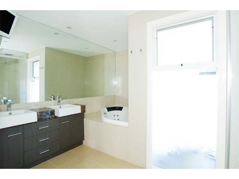 26 Swan Court, Newport VIC 3015