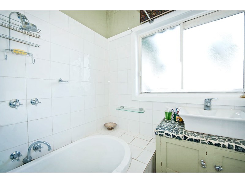 143 Blackshaws Road, Newport VIC 3015