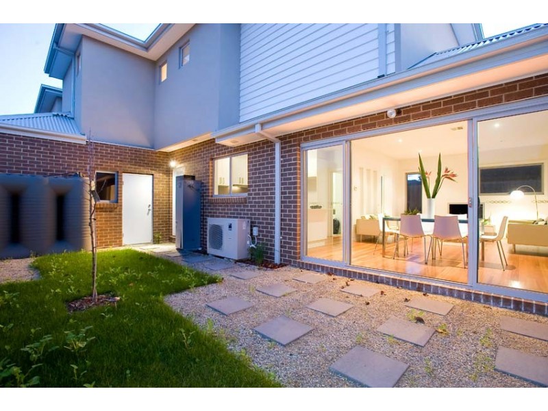 2/130 Woods Street, Newport VIC 3015