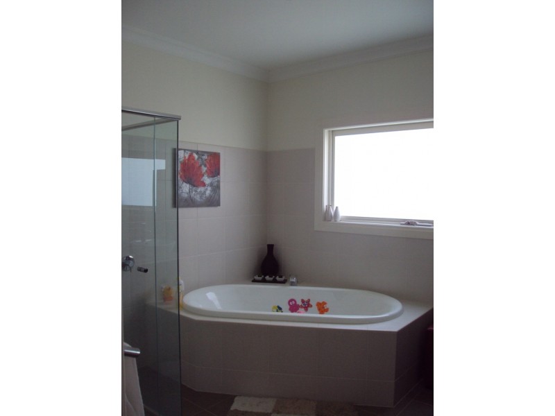 20 Monterey Bay Drive, Sanctuary Lakes VIC 3030