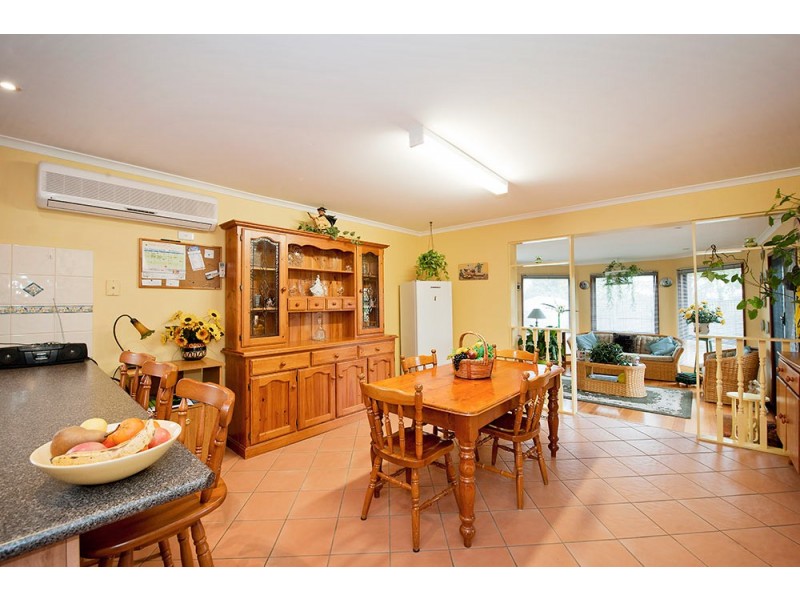 12 Edina Grove, Altona Meadows VIC 3028