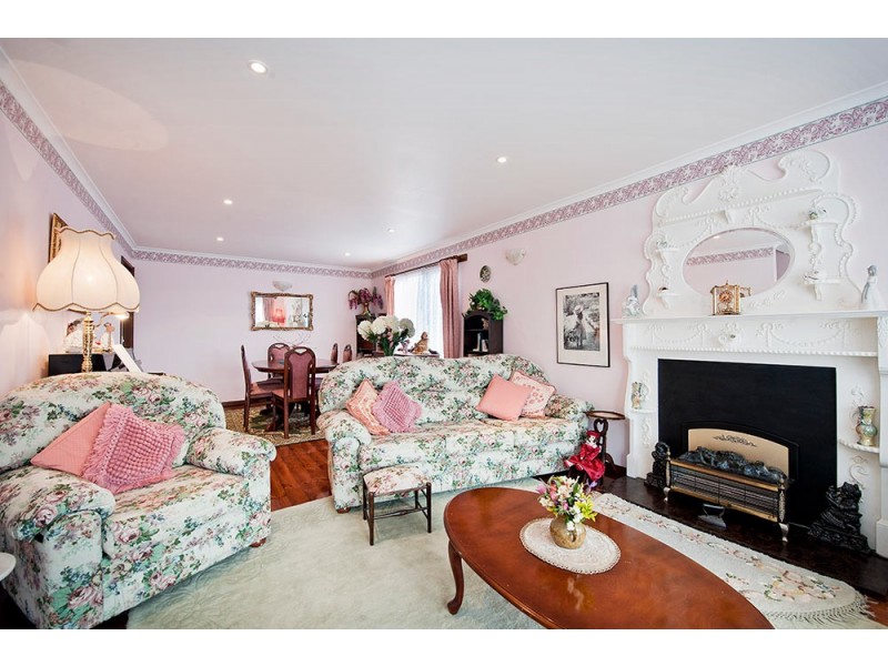 12 Edina Grove, Altona Meadows VIC 3028