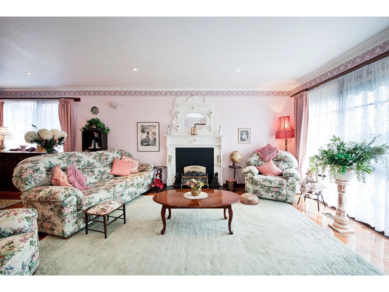 12 Edina Grove, Altona Meadows VIC 3028