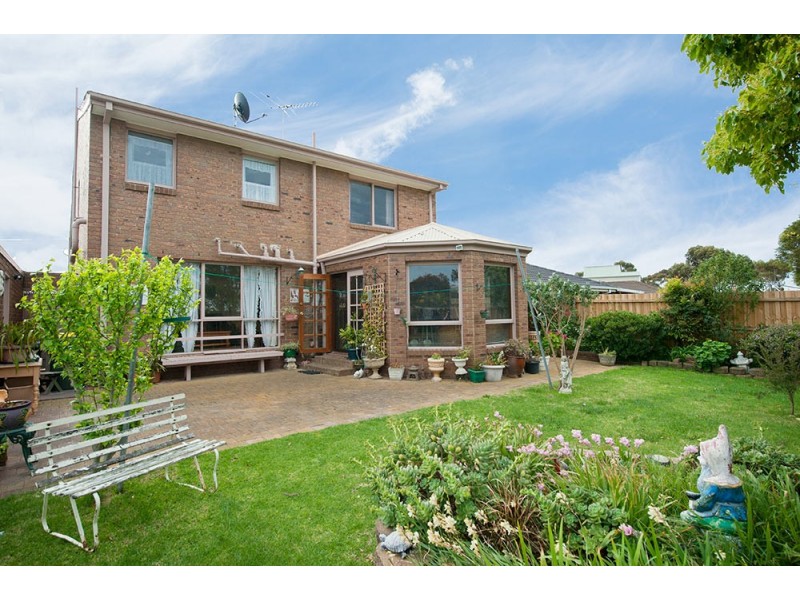 12 Edina Grove, Altona Meadows VIC 3028