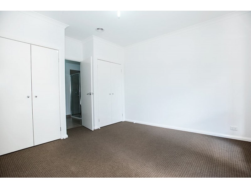 17 Paproth Grove, Altona North VIC 3025
