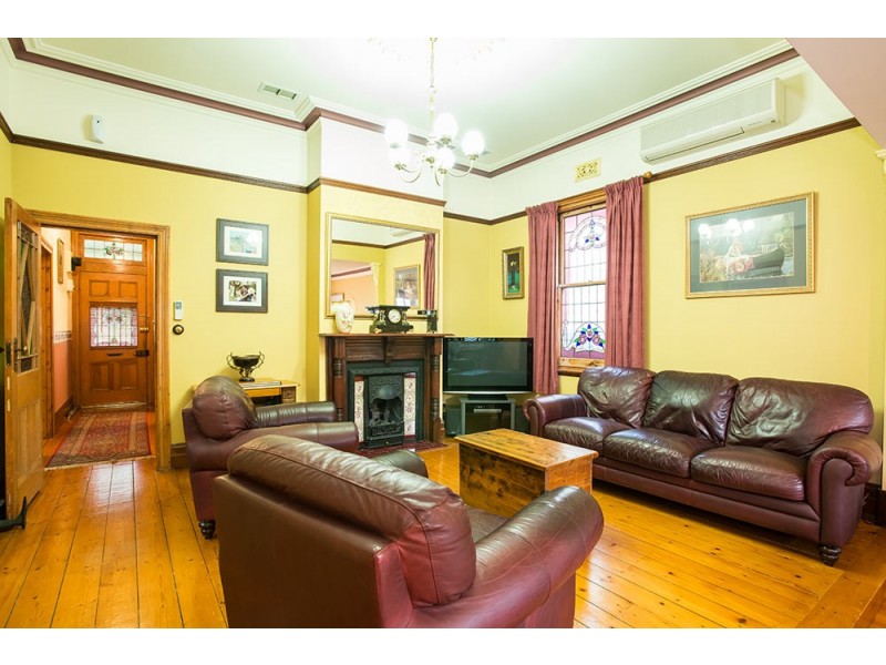 27 Pilgrim Street, Seddon VIC 3011