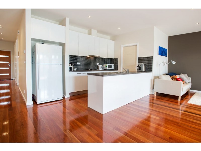 2/50 Conifer Avenue, Brooklyn VIC 3012