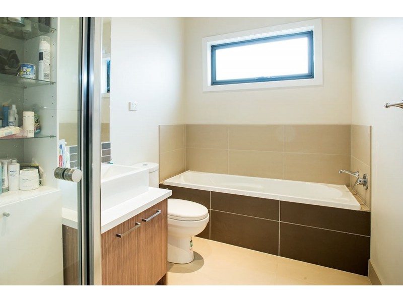 2/50 Conifer Avenue, Brooklyn VIC 3012