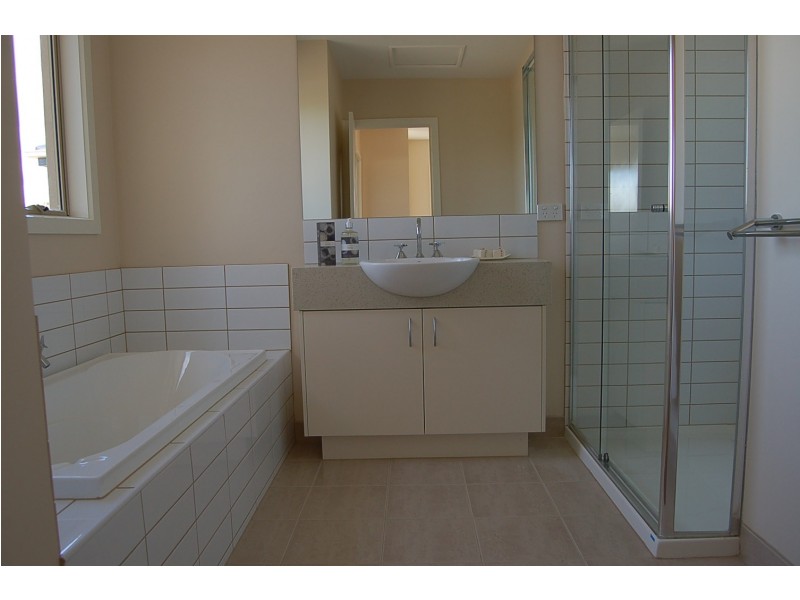 2/55 Paxton Street, South Kingsville VIC 3015